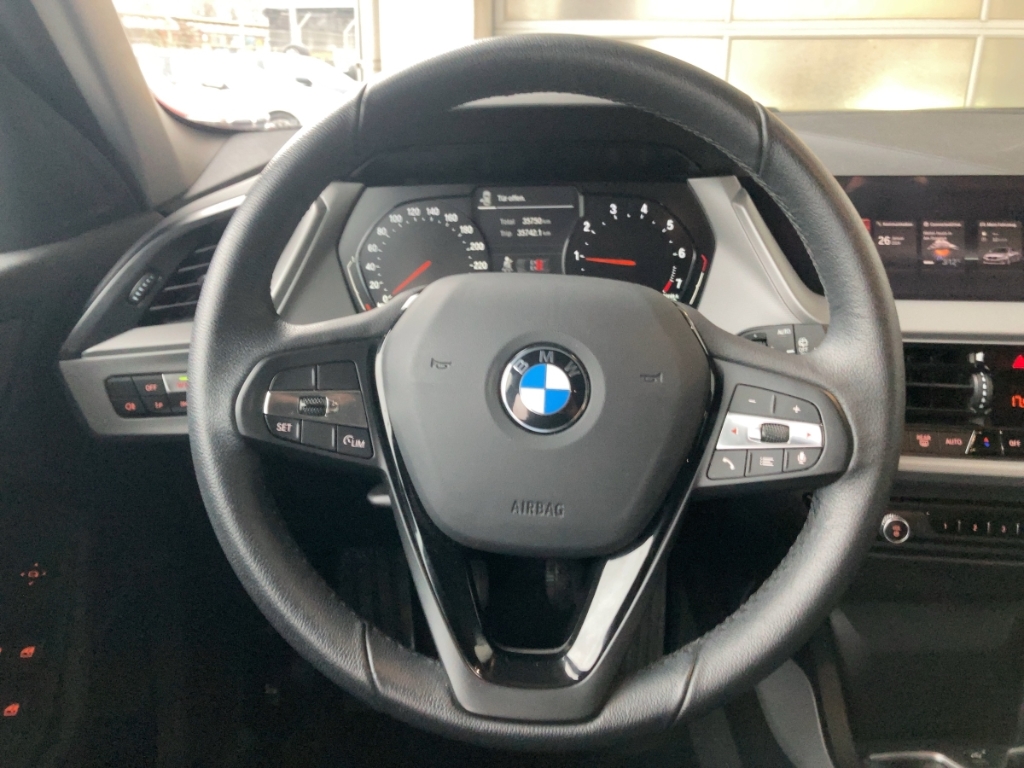 BMW 118 i 5-Türer 18'' DAB Multifunktion Klimaautomatik} in Frankfurt