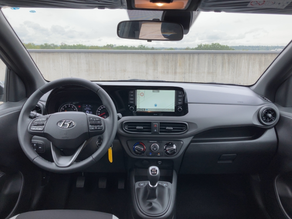 Hyundai i10 1.0i Connect & Go Navi Apple CarPlay Android Auto DAB SHZ  LenkradHZG Spurhalteass. Fernlichtass. Verkehrszeichenerk. in Frankfurt am  Main