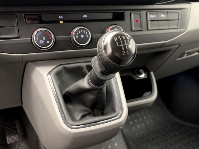 Volkswagen T6.1 Transporter Kasten 2.0 TDI Klima AHK Navi